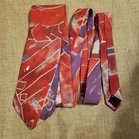 Van Heusen Abstract Necktie 57" x 3.75" - Picture 4 of 6